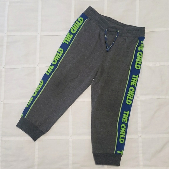 π STAR WARS- Baby Yoda Sweatshirt and Sweatpants Set - Size 2T - Picture 6 of 9